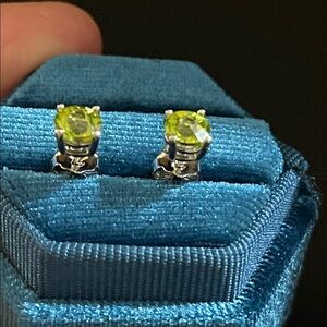 NWT Elegant Natural Peridot Gemstone 5mm Stud Earrings in 925 Sterling Silver